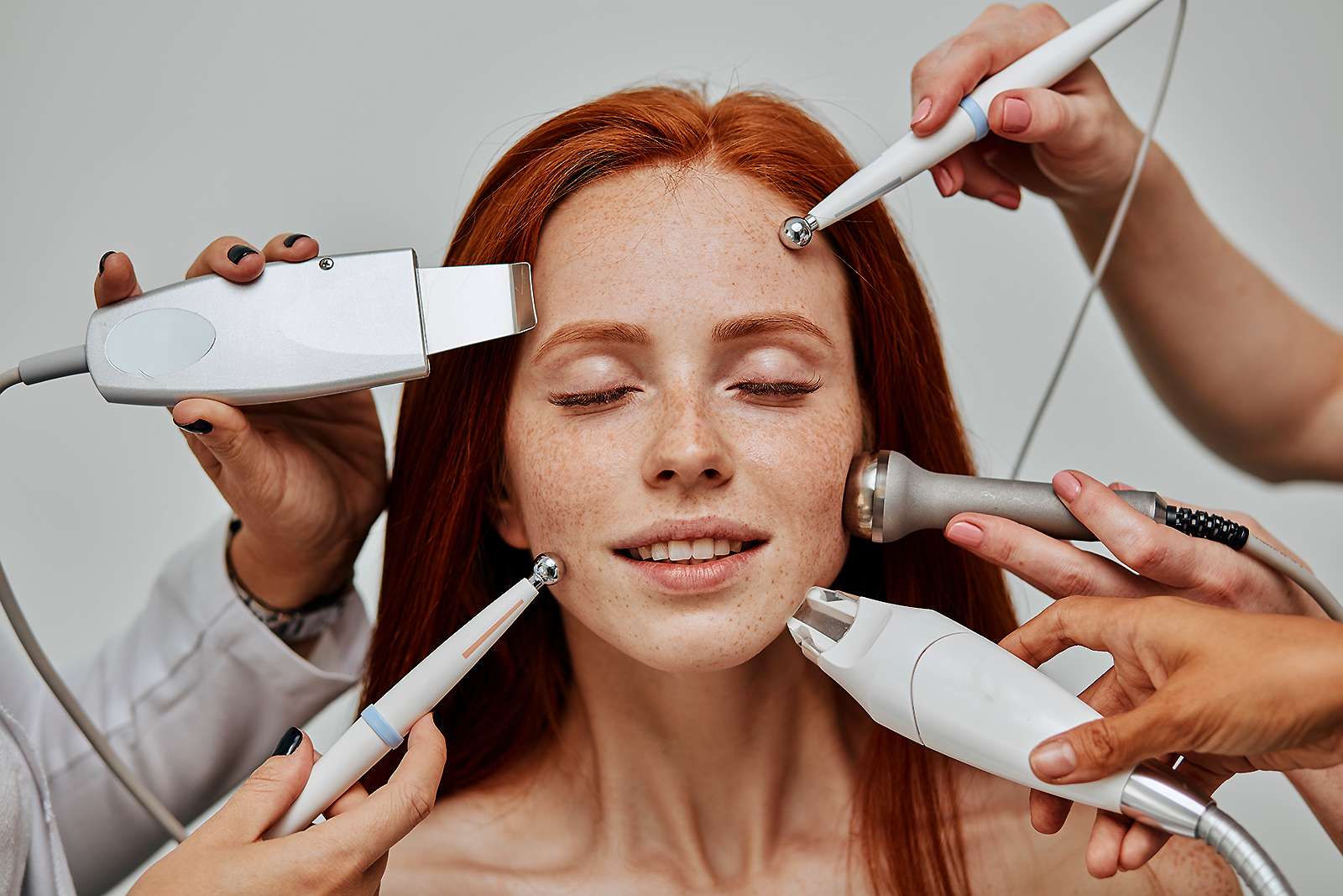 Machine esthétique professionnelle utilisée pour un soin du visage en institut de beauté